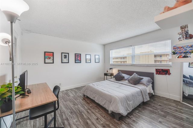 200 NE 12th Ave 6D, Hallandale Beach, FL 33009