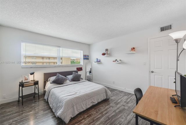 200 NE 12th Ave 6D, Hallandale Beach, FL 33009