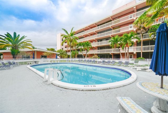 200 NE 12th Ave 6D, Hallandale Beach, FL 33009