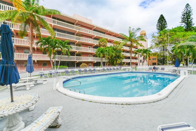 200 NE 12th Ave 6D, Hallandale Beach, FL 33009