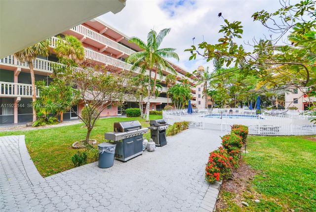 200 NE 12th Ave 6D, Hallandale Beach, FL 33009