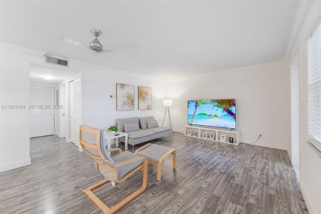 200 NE 12th Ave 6D, Hallandale Beach, FL 33009