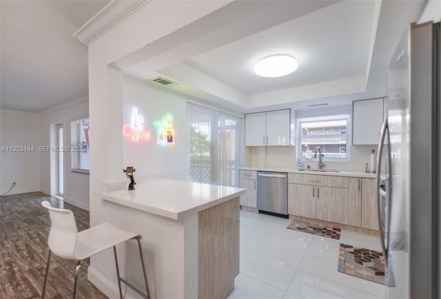 200 NE 12th Ave 6D, Hallandale Beach, FL 33009