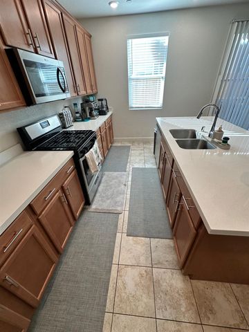 10843 Albano Ln, Stockton, CA 95209
