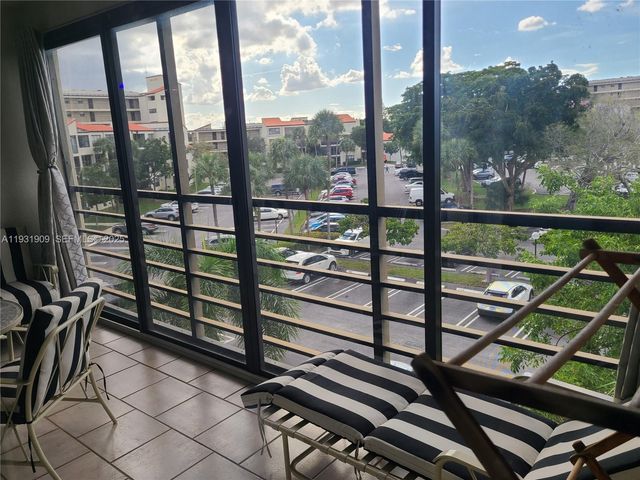 2306 S Cypress Bend Dr 418, Pompano Beach, FL 33069