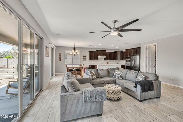 189 W HACKBERRY Avenue, San Tan Valley, AZ 85140