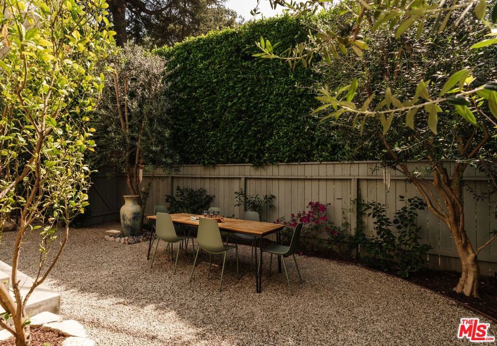 Image 11 of property listing at 2300 Canyon Drive, Los Angeles, CA 90068