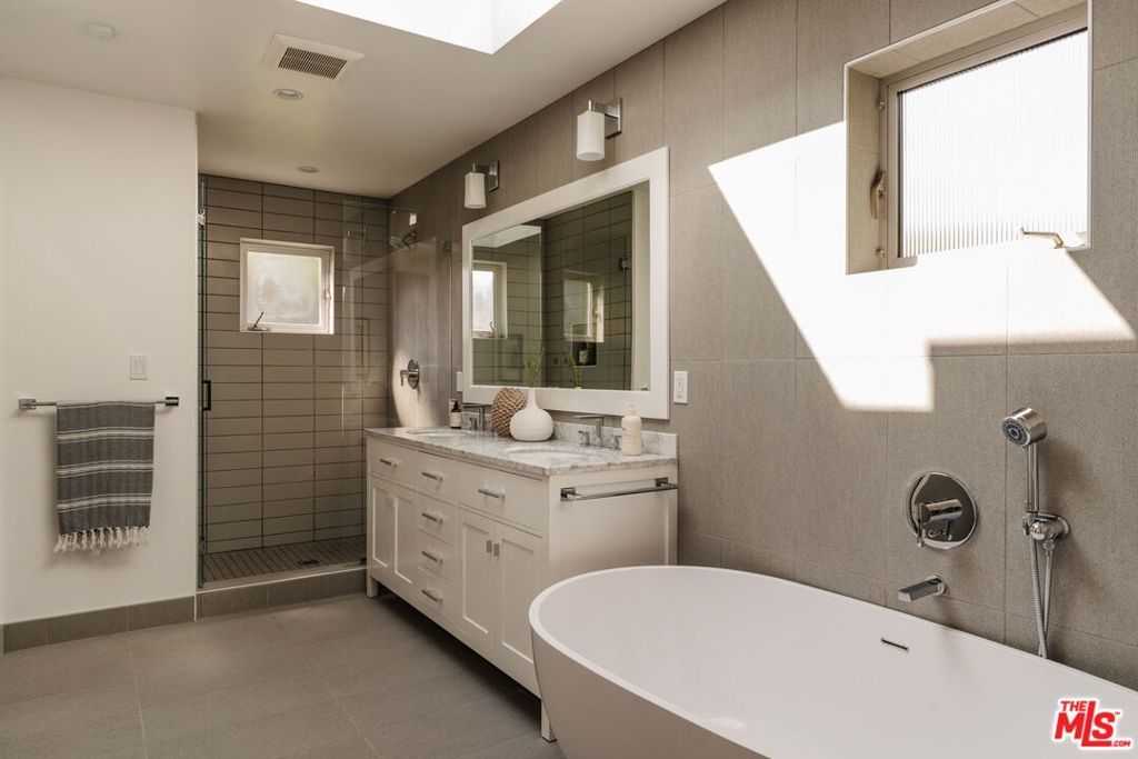 Image 19 of property listing at 2300 Canyon Drive, Los Angeles, CA 90068