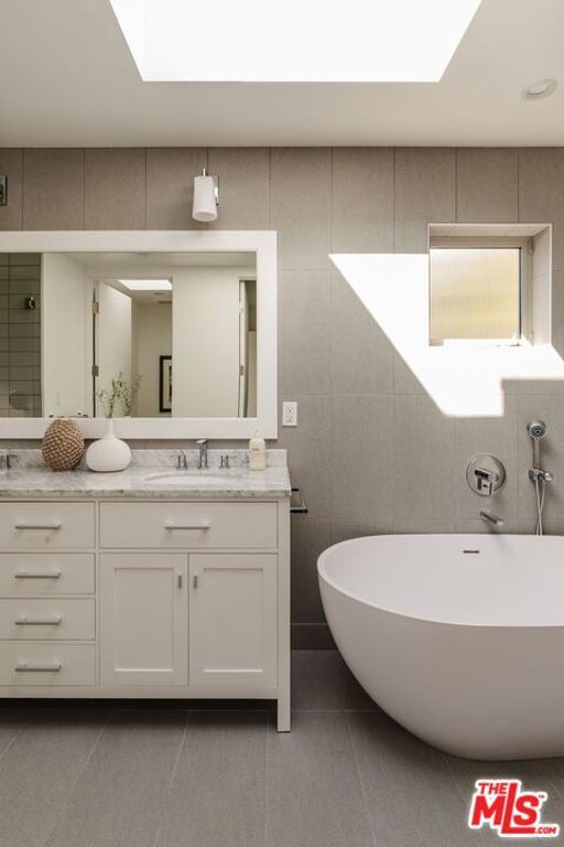 Image 20 of property listing at 2300 Canyon Drive, Los Angeles, CA 90068