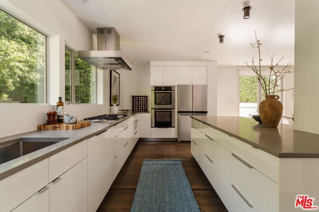 Image 5 of property listing at 2300 Canyon Drive, Los Angeles, CA 90068