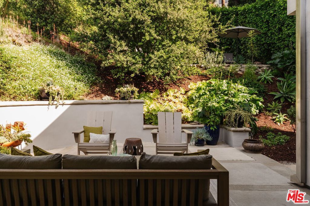 Image 8 of property listing at 2300 Canyon Drive, Los Angeles, CA 90068