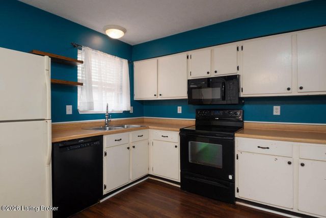 10905 Conti Ln, Louisville, KY 40299