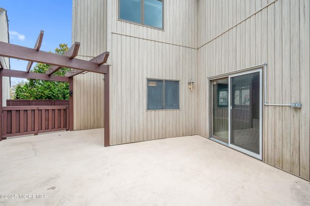 96 Diamond Lane, Old Bridge, NJ 08857