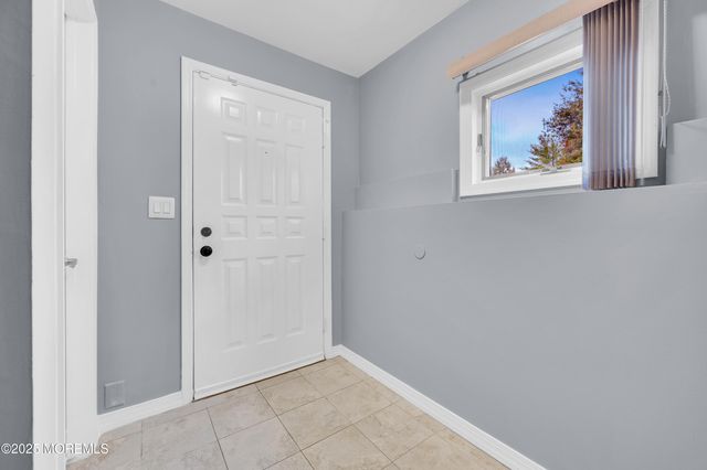 96 Diamond Lane, Old Bridge, NJ 08857