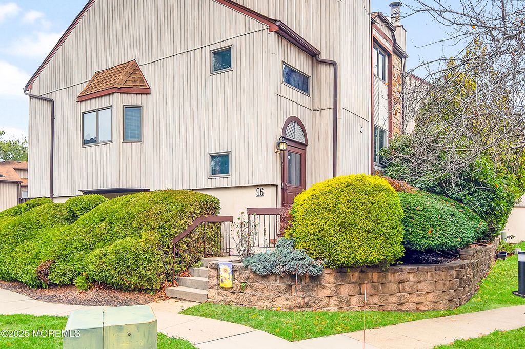 96 Diamond Lane, Old Bridge, NJ 08857