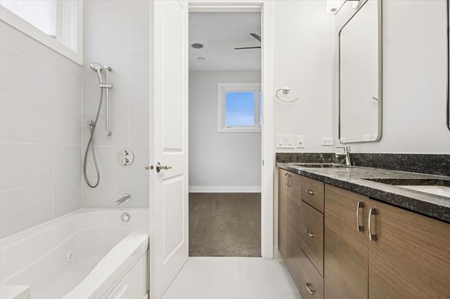 1021 N Wood Street 3, Chicago, IL 60622