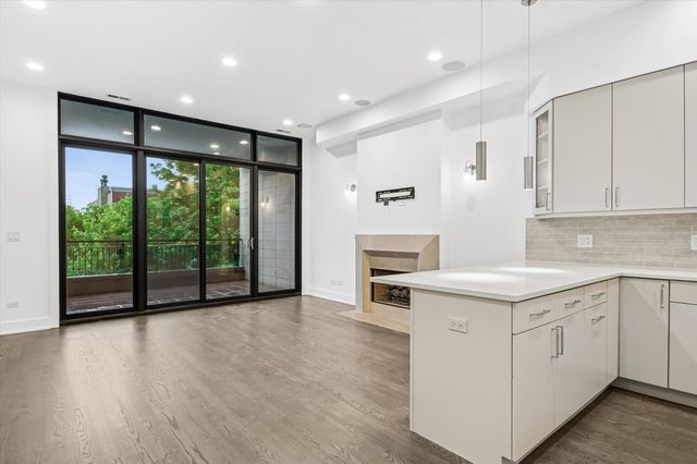 1021 N Wood Street 3, Chicago, IL 60622
