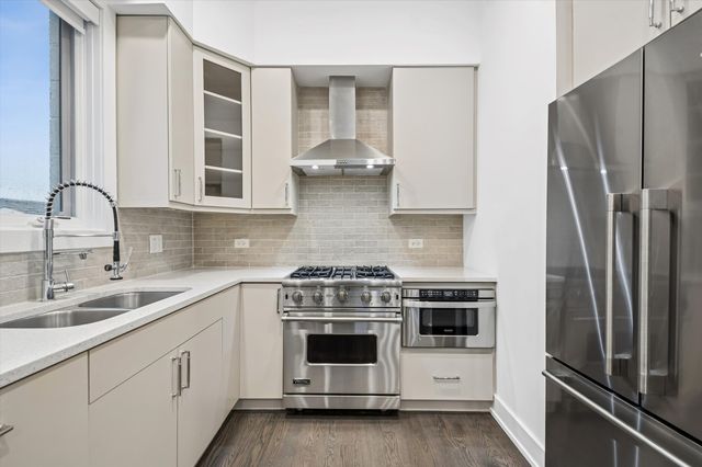 1021 N Wood Street 3, Chicago, IL 60622