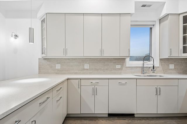 1021 N Wood Street 3, Chicago, IL 60622