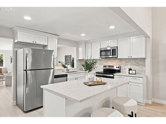 10130 Sw CYNTHIA St, Beaverton, OR 97008