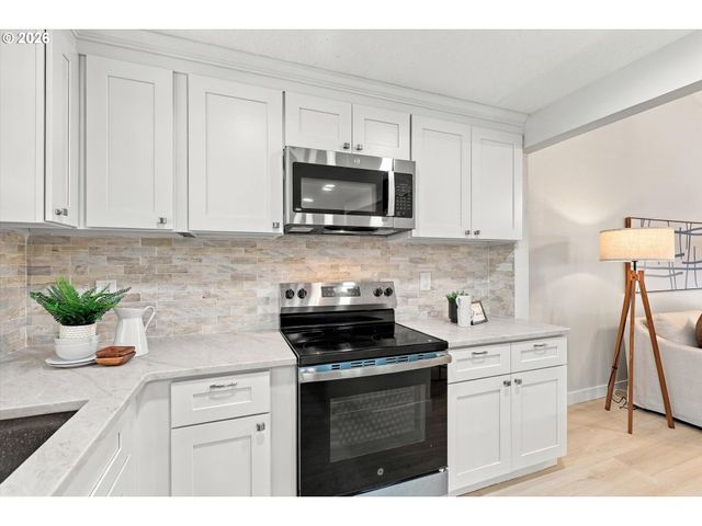 10130 Sw CYNTHIA St, Beaverton, OR 97008