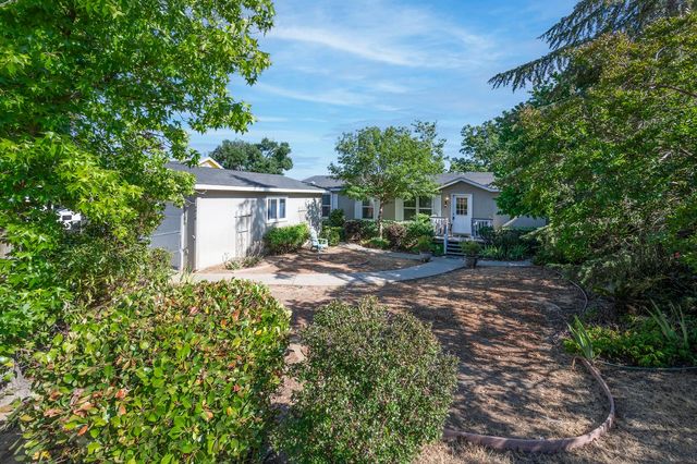 4010 Lakeview Dr, Ione, CA 95640