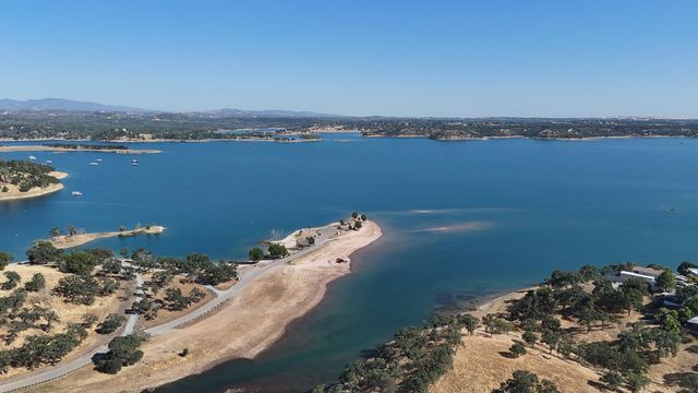 4010 Lakeview Dr, Ione, CA 95640