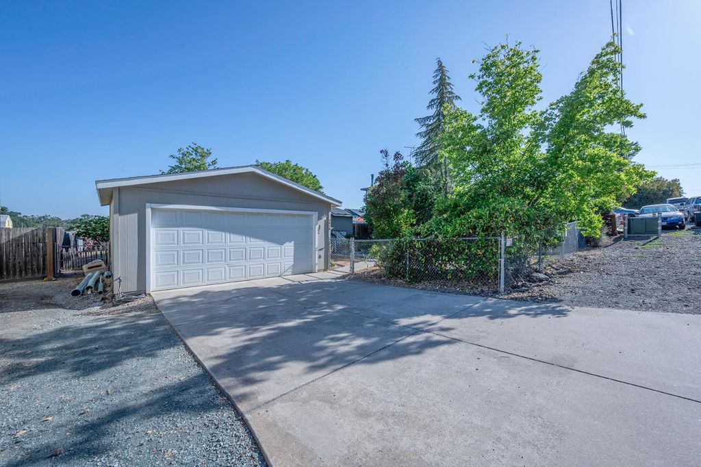 4010 Lakeview Dr, Ione, CA 95640