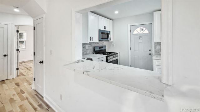 15 Circle Drive, Hempstead, NY 11550