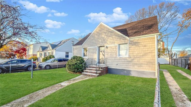 15 Circle Drive, Hempstead, NY 11550