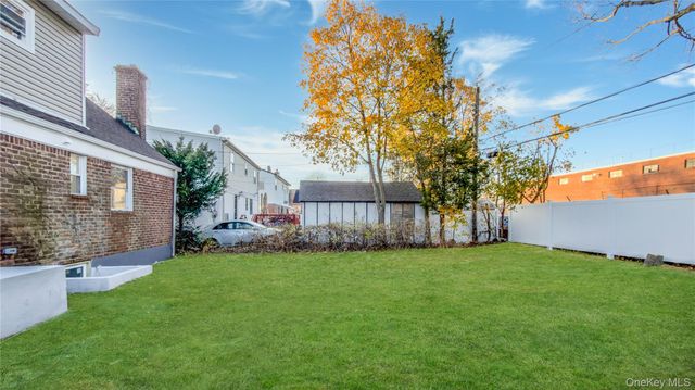 15 Circle Drive, Hempstead, NY 11550