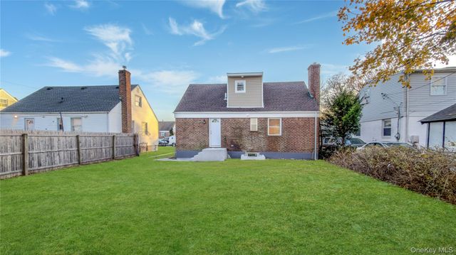 15 Circle Drive, Hempstead, NY 11550