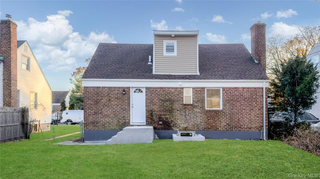 15 Circle Drive, Hempstead, NY 11550