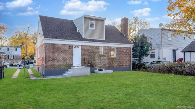 15 Circle Drive, Hempstead, NY 11550