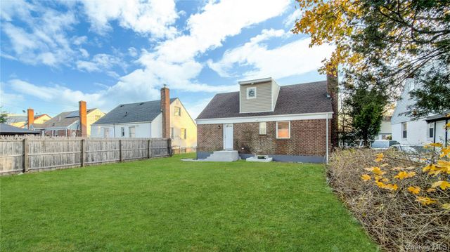 15 Circle Drive, Hempstead, NY 11550