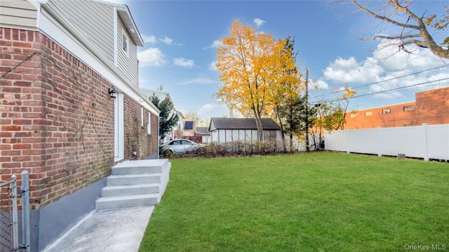 15 Circle Drive, Hempstead, NY 11550