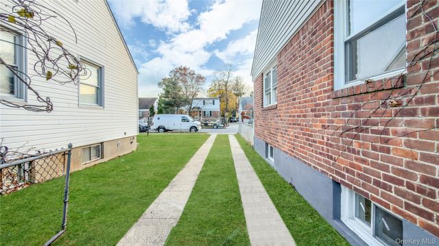 15 Circle Drive, Hempstead, NY 11550