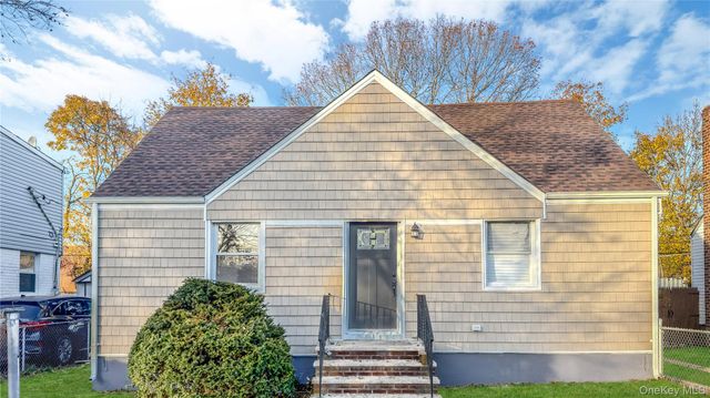 15 Circle Drive, Hempstead, NY 11550