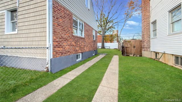 15 Circle Drive, Hempstead, NY 11550