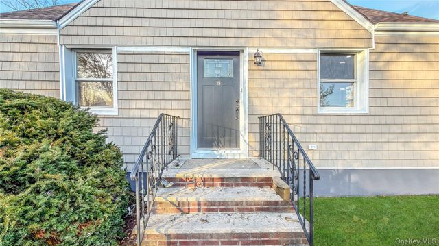 15 Circle Drive, Hempstead, NY 11550