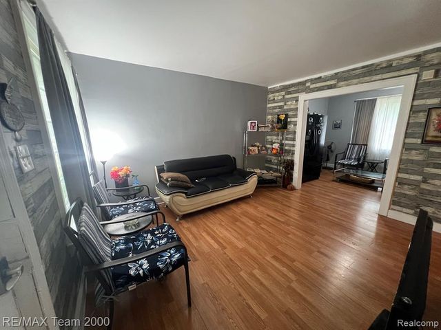 6101 Auburn Street, Detroit, MI 48228