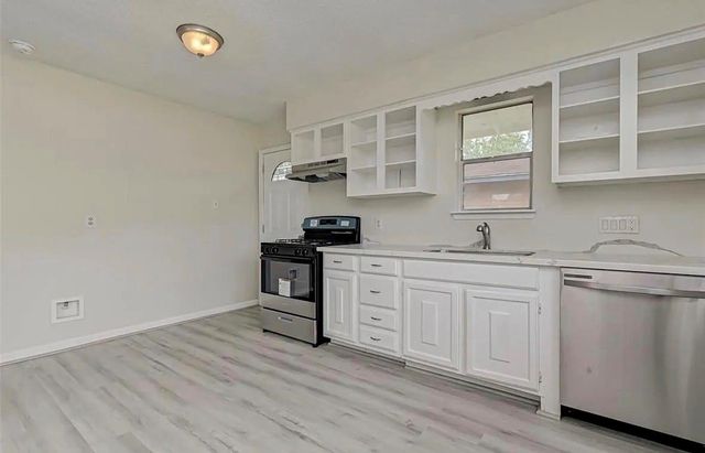 4222 Sevan Street, Bacliff, TX 77518