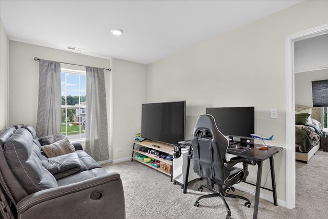 1308 Draper Road, Mchenry, IL 60050