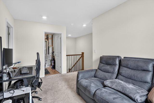 1308 Draper Road, Mchenry, IL 60050