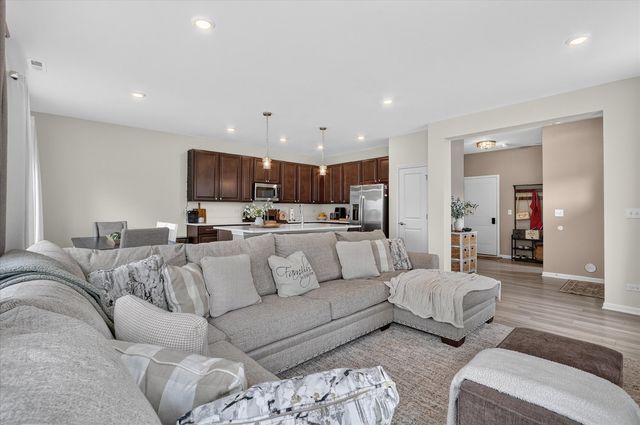 1308 Draper Road, Mchenry, IL 60050