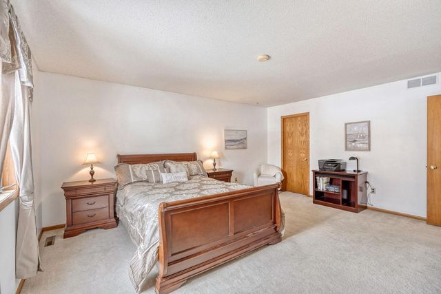 16200 Hyland Avenue, Lakeville, MN 55044