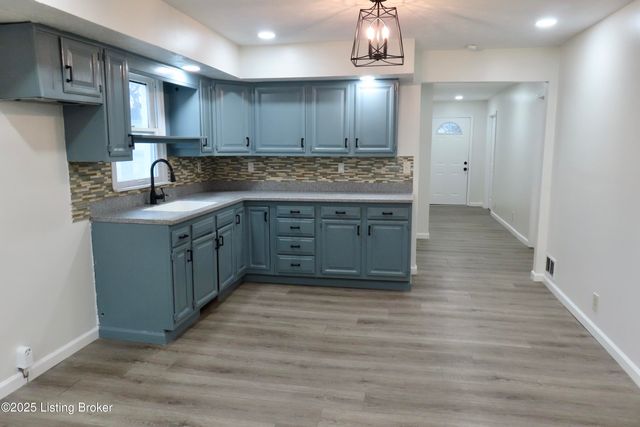 1617 Phyllis Ave, Louisville, KY 40215