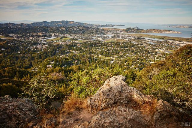 319 Golden Hind Psge, Corte Madera, CA 94925