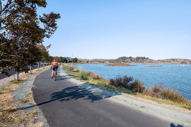 319 Golden Hind Psge, Corte Madera, CA 94925