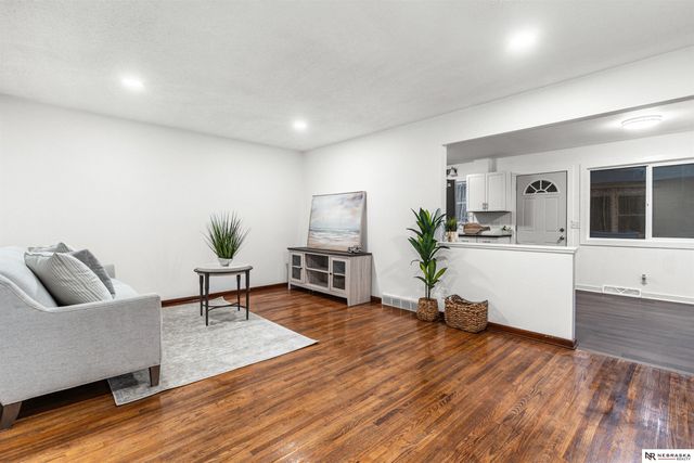 5004 N 48th Street, Omaha, NE 68104